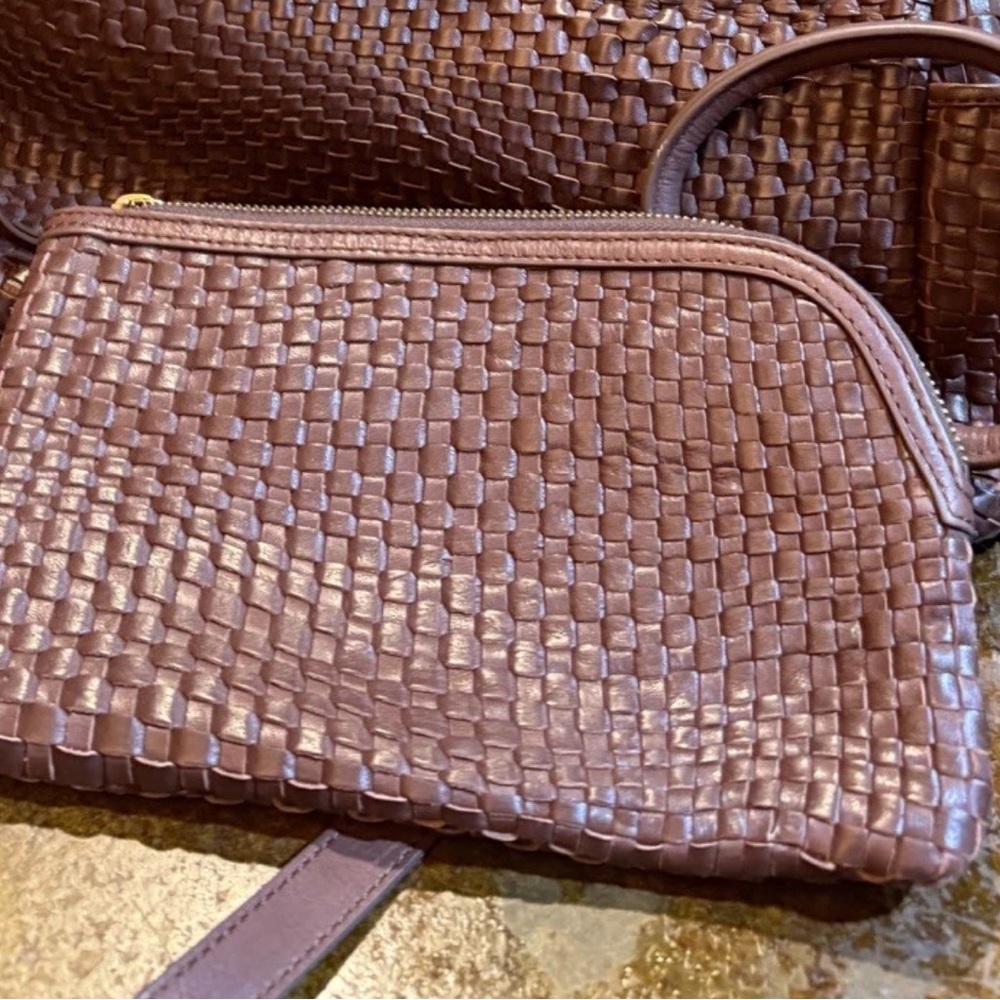 Hobo Sable Wristlet 💖 - Picture 6 of 8